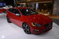 【ロサンゼルスモーターショー13】ボルボ V60、米国へ初導入…米国では久々のワゴンに 画像