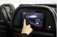 スターフライヤー、日本初、機内で電子書籍機能によるニュース提供を開始 画像