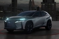 レクサスの小型SUVコンセプト、LF-NX …スポーツ志向のターボ登場［動画］ 画像