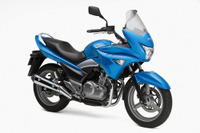 スズキ、GSR250のハーフカウル仕様「GSR250S」を発売 画像