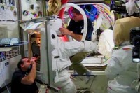 ISSの若田宇宙飛行士、船外活動の手順を確認…ロボットアームで支援 画像
