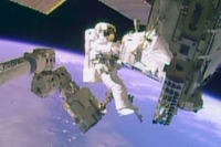 国際宇宙ステーション 船外活動による修理は2回目で終了 画像