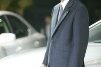 【新聞ウォッチ】“嵐を呼ぶ男”渡辺トヨタ新社長が「レクサス」を披露 画像
