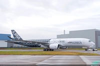エアバス、カーボン素材を活用した3機目のA350 XWBテスト機がロールアウト 画像
