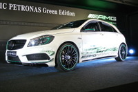 【東京オートサロン14】ベンツ日本、A 45 AMG 4MATIC PETRONAS Green Editionを初公開 画像