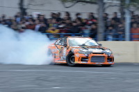 【東京オートサロン14】白煙とスキール音響き渡る豪快ショー…D1デモラン 単走その1［写真蔵］ 画像