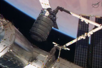 ISSの若田宇宙飛行士、シグナス補給船の結合作業を実施…NASA長官らが祝福 画像