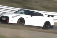 日産 GT-R NISMO、サーキットテスト…開発ドライバーも見守る［動画］ 画像