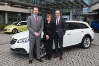 GM 初の女性CEO、メアリー・バーラ氏がオペルを訪問 画像