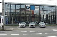 空気ボンベがミサイルに化けてBMWを破壊 画像
