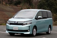 【トヨタ ノア&ヴォクシー 新型発売】充実装備で音も静か。でもお買い得感でガソリン車も魅力 画像