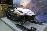 ヤマハ発動機、ソチ冬季オリンピックをスノーモビルでサポート…コミュニケーションプラザにソチ仕様を展示 画像