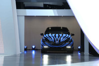 ダイムラー、中国向けEV『DENZA』を初公開…BYDとの合弁を通じて14年中に発売へ 画像