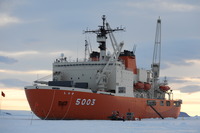 砕氷艦「しらせ」、南極で暗礁に接触して座礁 画像