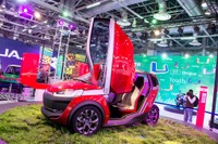【デリーモーターショー14】シザーズドアは実用面を考慮して…バジャジ U-Car コンセプト［詳細画像］ 画像