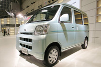 ダイハツ、軽貨物車初のハイブリッド車を市販化 画像