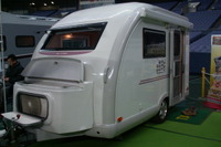 【大阪キャンピングカーショー14】トレーラー各社、利便性と豪華さをアピール 画像
