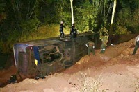 タイ北部、東北部でバス転落事故を相次ぐ　２台で３０人超けが 画像