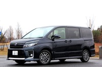 【トヨタ ノア&ヴォクシー 新型発売】センターメーター廃止は、良好な視界確保のため 画像