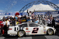 【NASCARスプリントカップ 第3戦】ケセロウスキー、最終ラップでアーンハートJrを交わし劇的勝利 画像