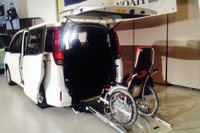 【トヨタ ノア&ヴォクシー 福祉車両】スロープ車はインライン生産でコスト低減 画像