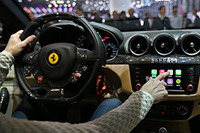 【ジュネーブモーターショー14】フェラーリ FF に Apple 社の CarPlay…世界初搭載 画像