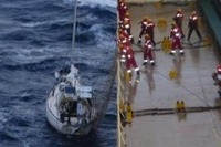 日本郵船、グループ冷凍船が英領バミューダで遭難したヨットの乗組員2人を救助 画像