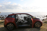 【BMW i3 発売直前】ドライバーとクルマをITでつなぐ「BMW i コネクテッド・ドライブ・スタンダード」を標準装備［写真蔵］ 画像