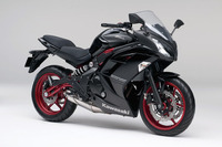 カワサキ、Ninja 400 に限定モデル…メタリックレッドのフレーム&ホイール 画像