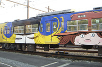 「銀河鉄道999」が西武鉄道に登場! 中吊り広告もジャックしたラッピングトレイン 画像