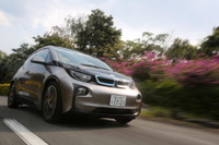 【BMW i3 試乗】サスティナビリティとドライビングプレジャーは両立できるか…鈴木ケンイチ 画像