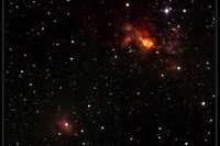 大質量星形成領域にある電波源HW2のメタノールメーザー観測でガスの落下を観測 画像