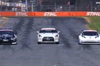 日産 GT-R 対 アルティマ V8 対 リーフレーサー、豪エキシビジョンレースで熱いバトル［動画］ 画像