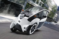 トヨタ、首都圏で超小型電気自動車『TOYOTA i-ROAD』」のモニター調査を実施…3月24日から6月初旬の予定 画像