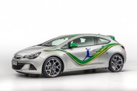 オペル アストラ にブラジルW杯記念車…芝生シートにドリンクディスペンサー 画像
