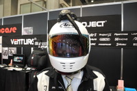 【東京モーターサイクルショー14】台湾生まれのヘルメットワイパー、梅雨に向けて売り込みを 画像