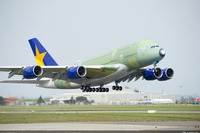 スカイマーク向けA380初号機、初飛行に成功 画像