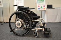 【ヤマハ電動アシスト車いす JWスウィング 試乗】滑らかでスムーズ、個人に合わせた設定も可能 画像