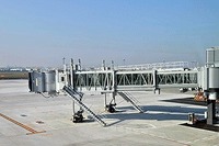 三菱重工、グループ会社が納入した羽田空港国際線旅客ターミナルにバリアフリー旅客搭乗橋が稼働 画像