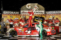 【NASCARスプリントカップ 第8戦】ハーヴィック、ダーリントンのスリリングなレースを制す 画像
