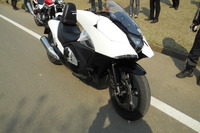 【ホンダ NM4-01 発表】「ゆっくりと走るバイク」、街中の走りに最適 画像