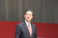 日産片桐副社長「2年間で販売店の8割、2100店舗を刷新する」 画像