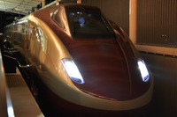フリーゲージトレイン新試験車両、初の走行試験を実施 画像