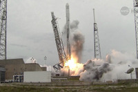 スペース X ドラゴン補給船3号機打ち上げ成功 日曜夜にISSと結合 画像