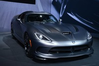 【ニューヨークモーターショー14】SRT バイパー にカーボンスペシャル…精悍なマット塗装 画像