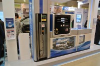 経済産業省、燃料電池車普及に向けて規制緩和…圧縮天然ガススタンドに水素スタンドを併設しやすく 画像