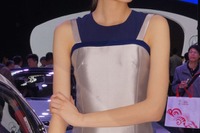 【北京モーターショー14】コンパニオン、クルマも美女も流麗に…ヒュンダイ 画像
