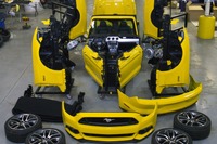 【ニューヨークモーターショー14】フォード マスタング 新型、NY摩天楼の86階に…分解して組み立て 画像