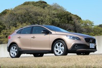 ボルボ、V40初の限定車2車種を発表…多様化ニーズに応える 画像