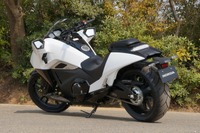DCT搭載、アメリカンバイク意識した骨太マシン…ホンダ NM4-01 画像